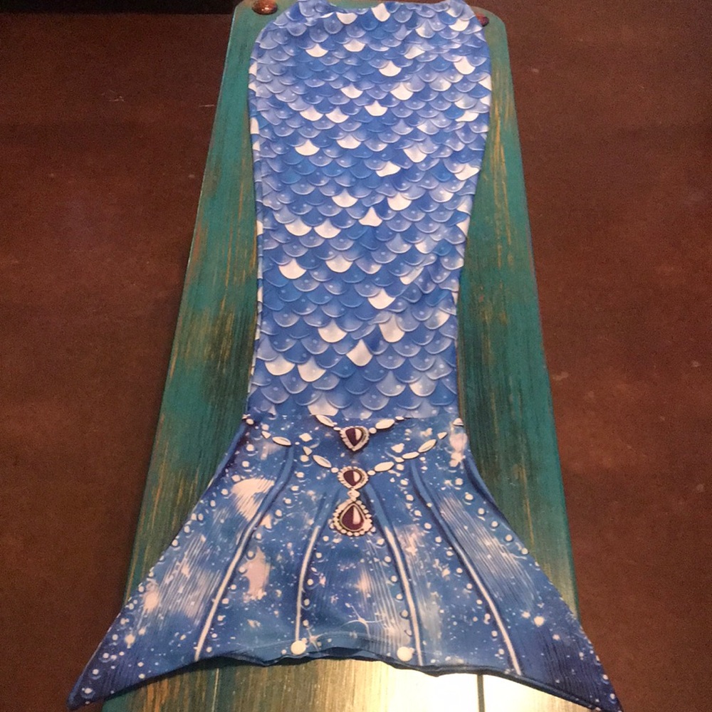 Mermaid suit size 7Y